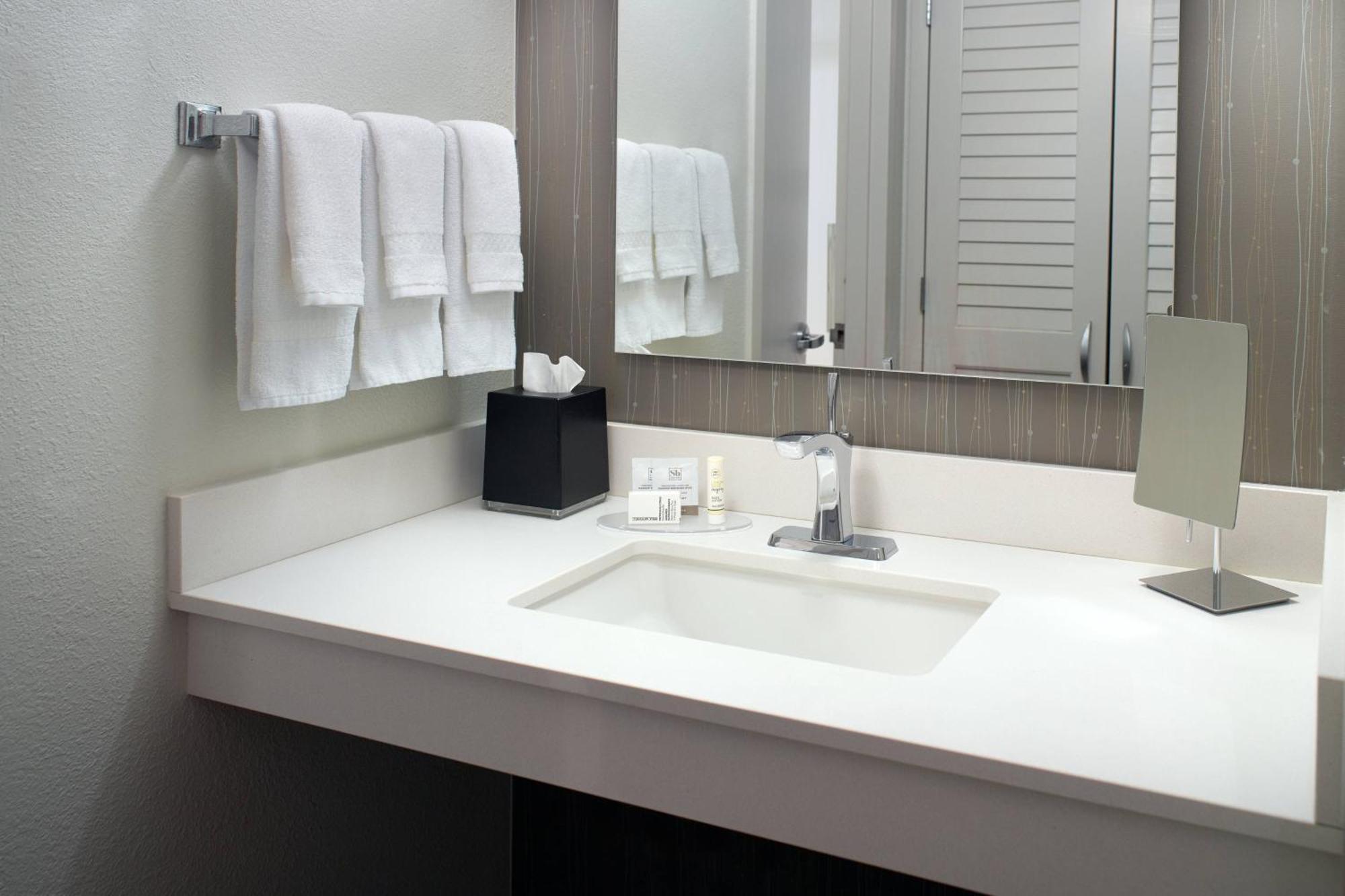 Courtyard By Marriott Atlanta Airport South/Sullivan Road College Park Exteriör bild